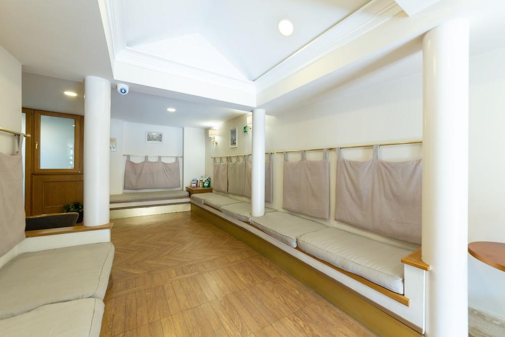 Hotel Leopardi Napels Buitenkant foto