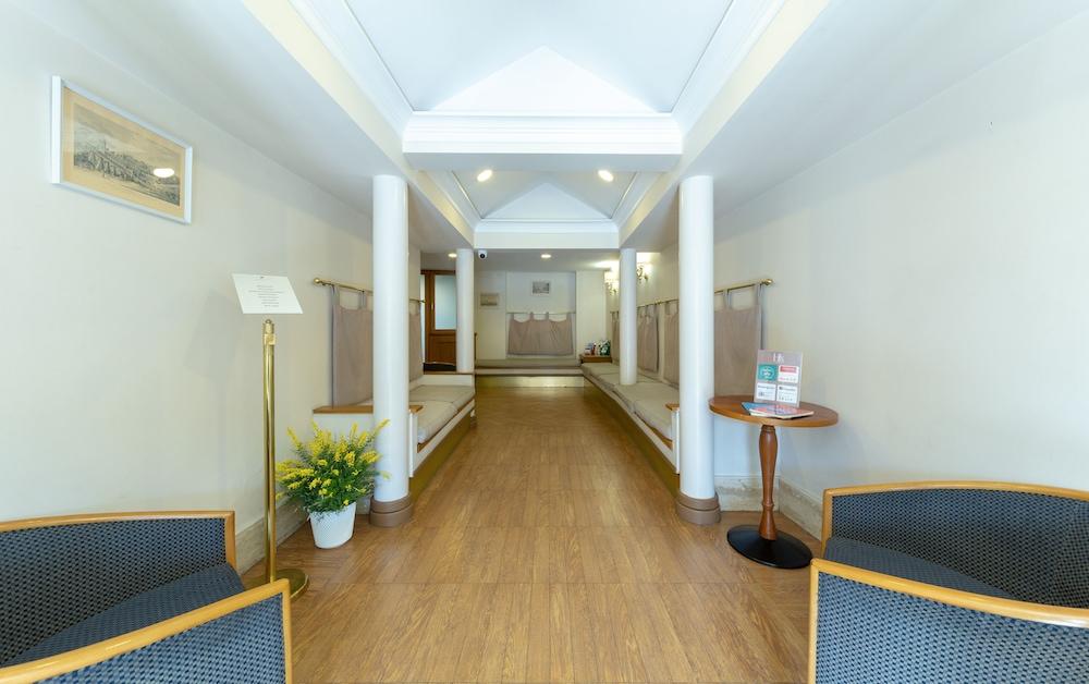 Hotel Leopardi Napels Buitenkant foto
