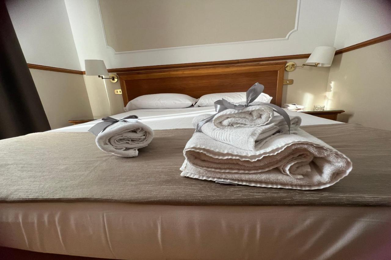 Hotel Leopardi Napels Buitenkant foto