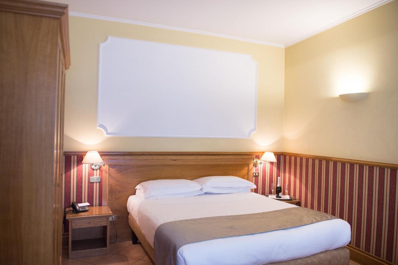 Hotel Leopardi Napels Buitenkant foto