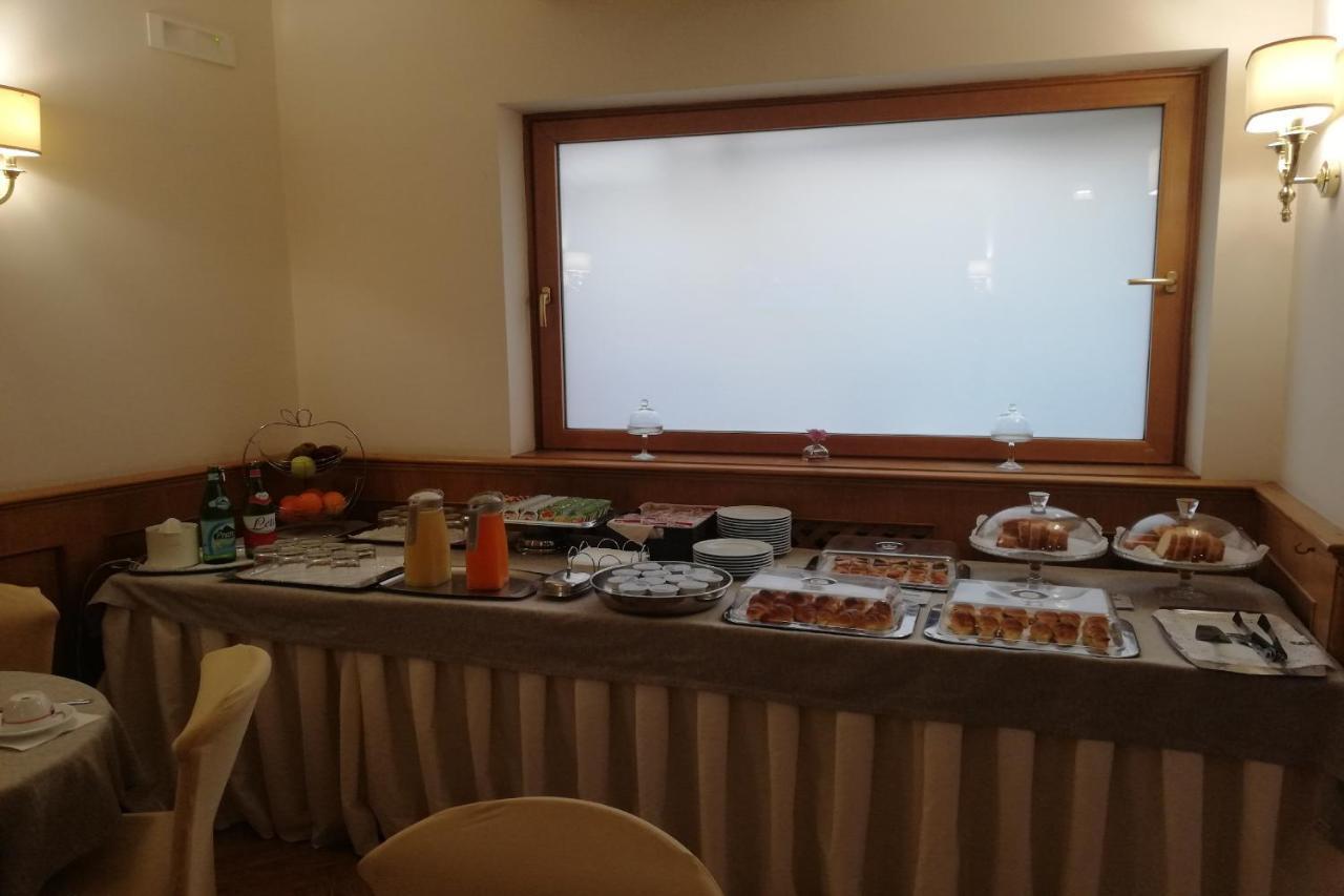 Hotel Leopardi Napels Buitenkant foto