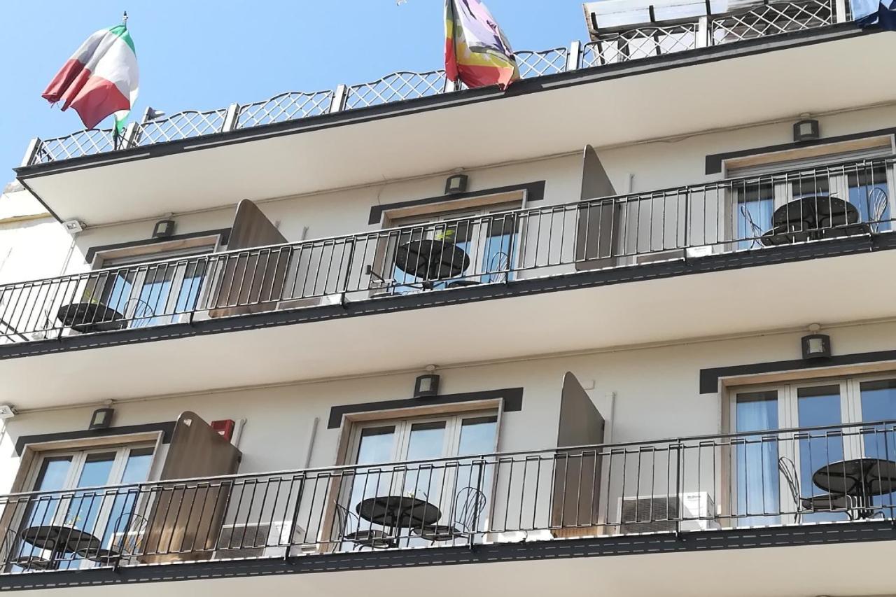 Hotel Leopardi Napels Buitenkant foto