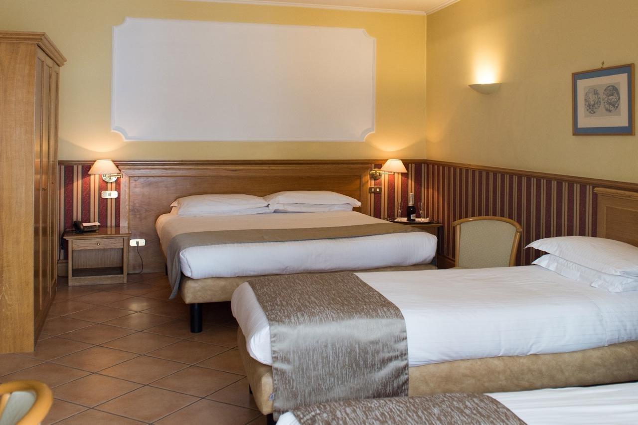 Hotel Leopardi Napels Buitenkant foto