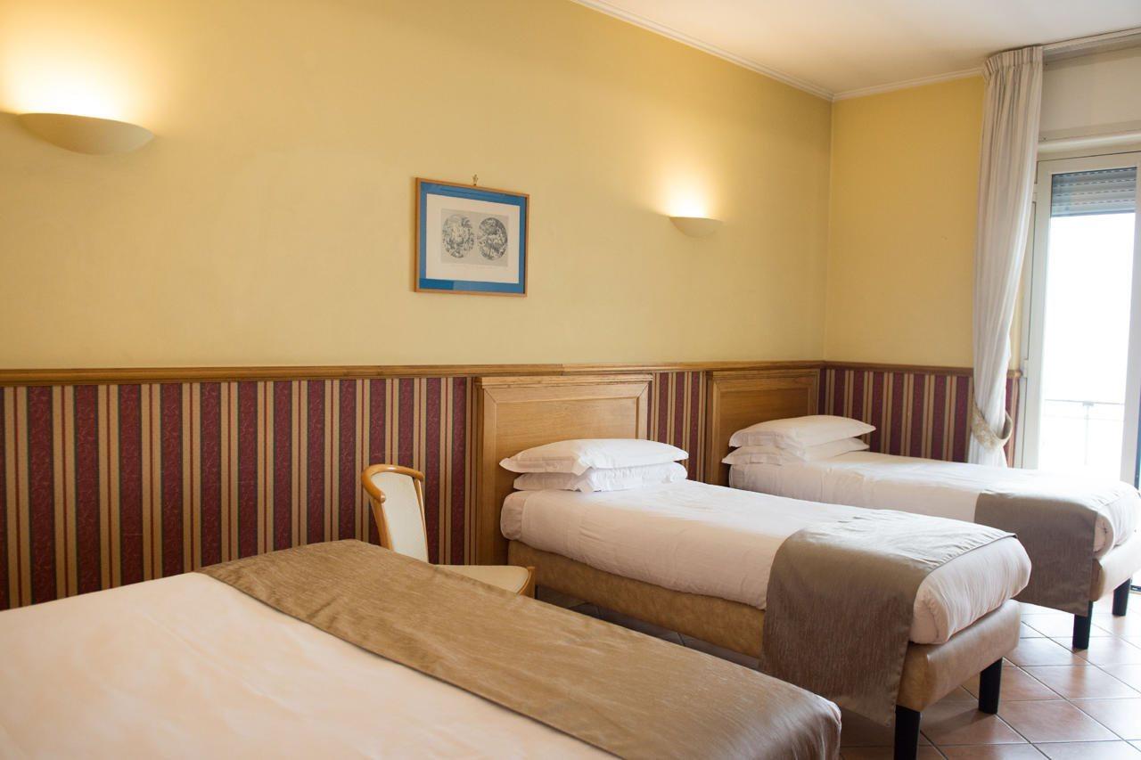 Hotel Leopardi Napels Buitenkant foto