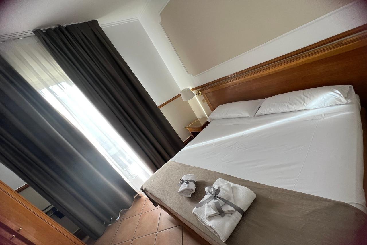 Hotel Leopardi Napels Buitenkant foto