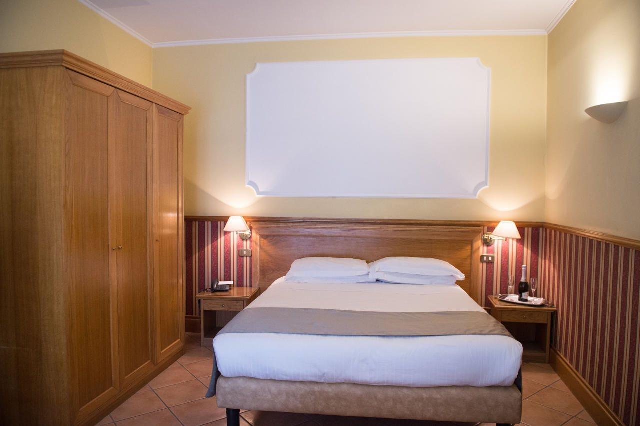 Hotel Leopardi Napels Buitenkant foto