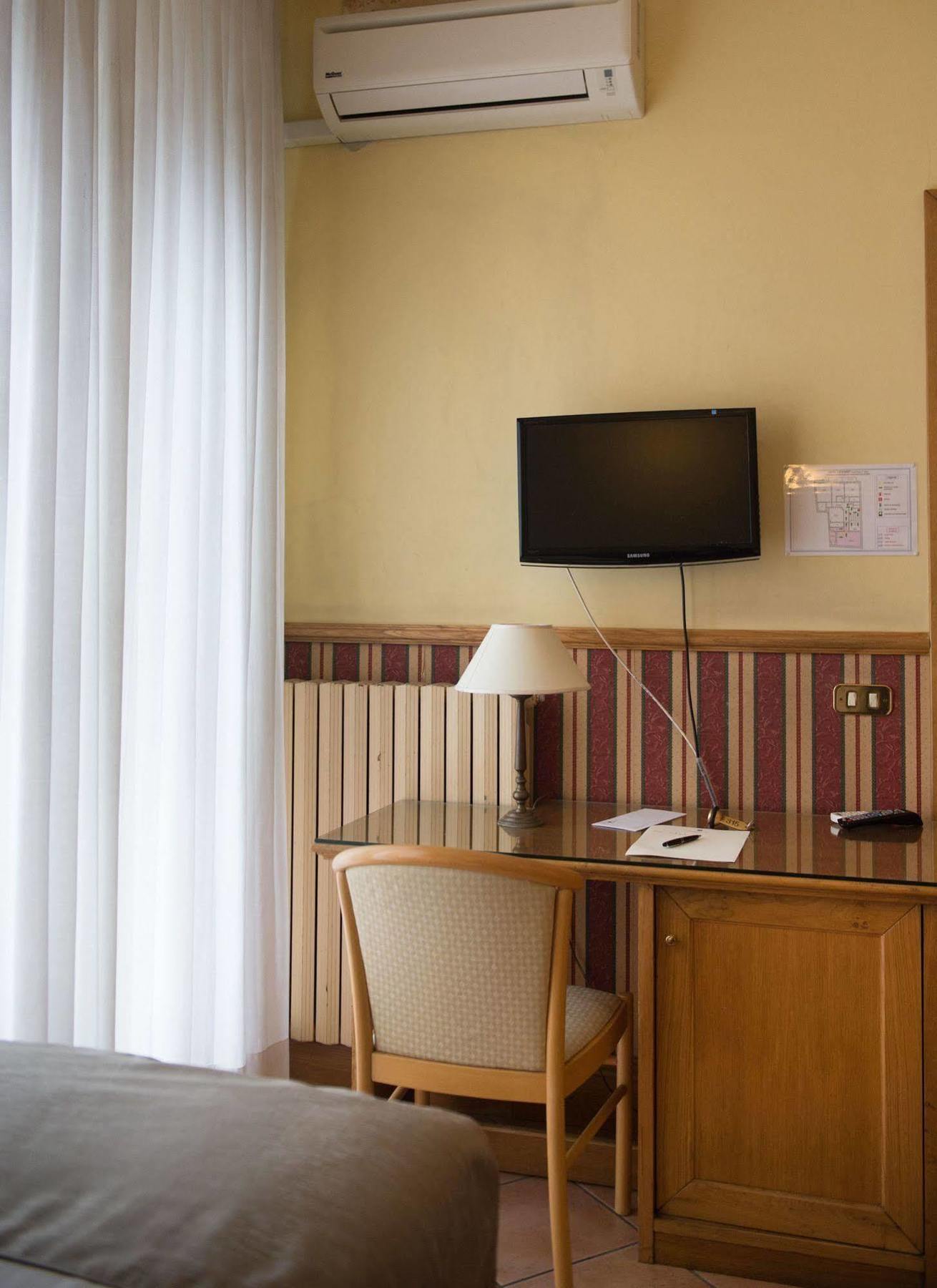Hotel Leopardi Napels Buitenkant foto