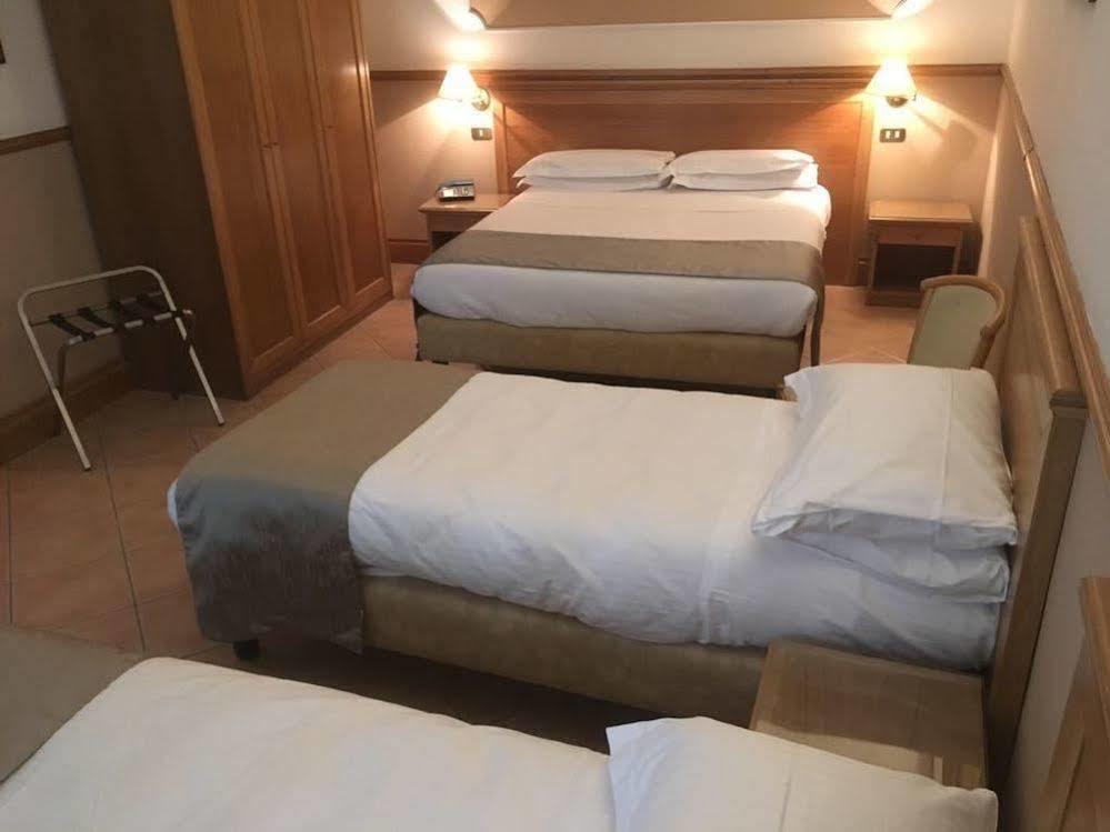 Hotel Leopardi Napels Buitenkant foto